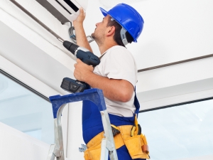 AN38-3-spotlight-maintenance-worker