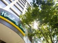 AN38-4-People-Holiday-Inn-Flinders