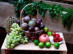 AN44-1-FB-Zeta-Farmers-Market-Fruit