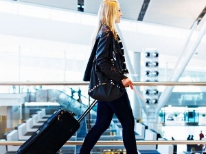 AN61-2-news-Female-travellers 300x225 2