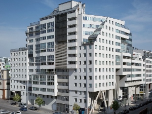 AN65-2-news-property spruikers 300x225