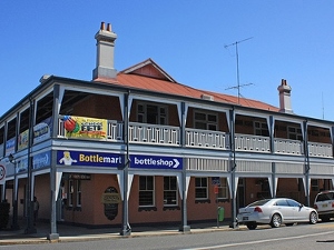 AN66-4-DN-Nambucca Hotel at Macksville 300x225