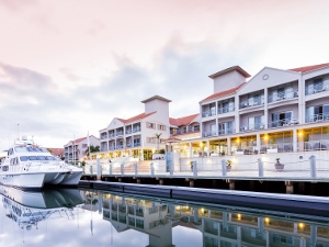 220-DN-Ramada Hotel Hope Harbour3 300x225
