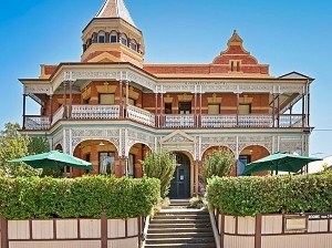 AN71-4-DN-Queenscliff Hotel 300x224