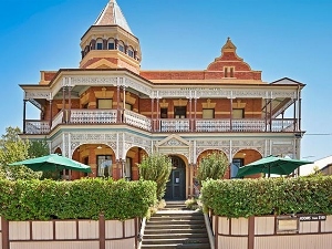 AN72-4-DN-Queenscliffe Hotel 300x225