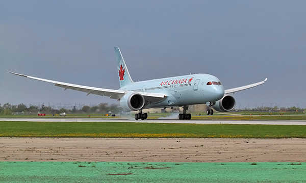 B787 landing