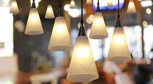 Warmlightingmodernceilinglampsinthecafe