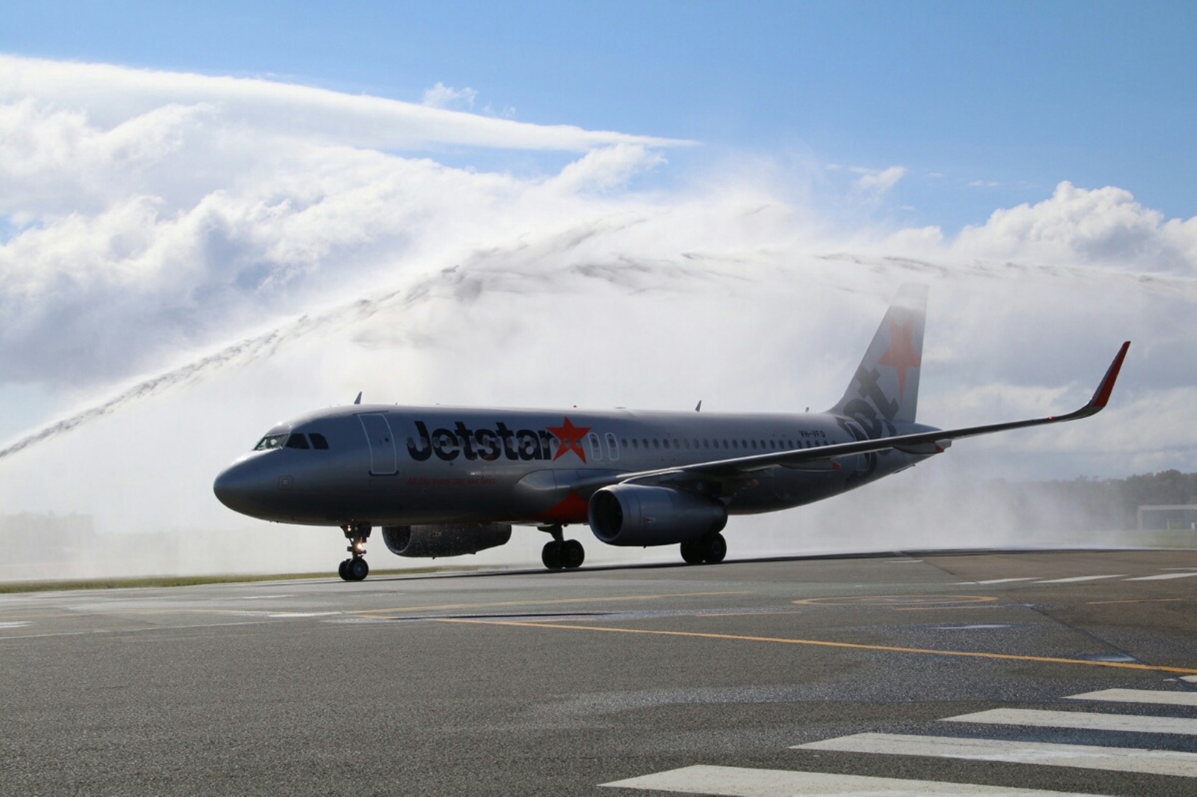 Jetstar inaugural flight arrives from ADL